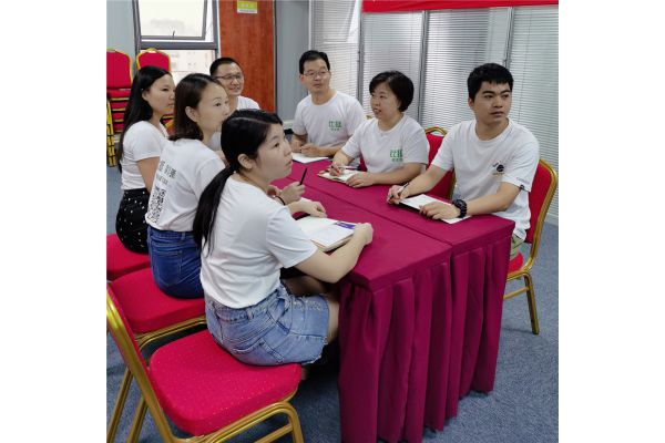 比挺鼻梁条销售分析会议